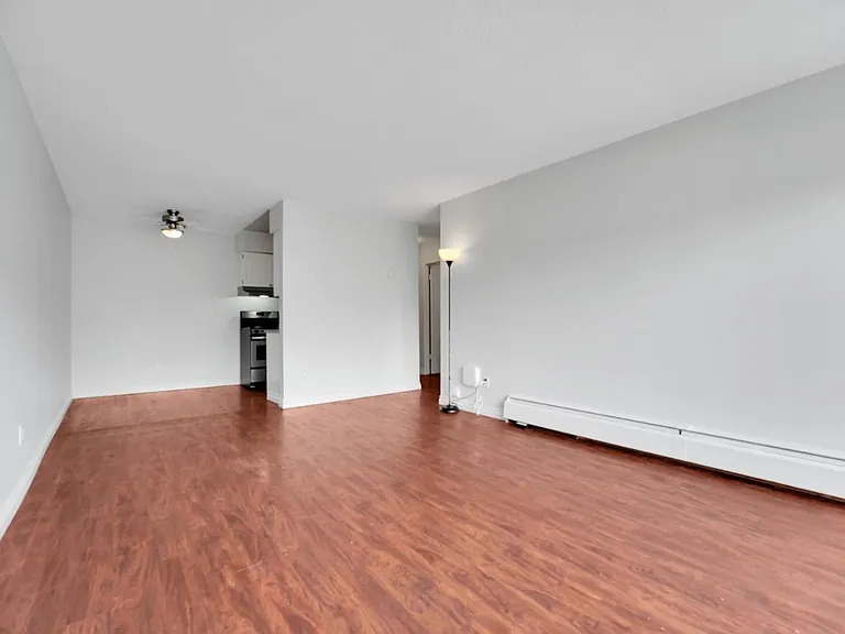 435 Ash St — Photo 2