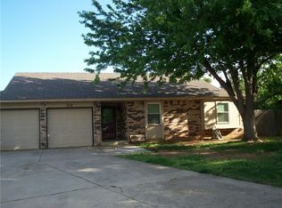 316 E Brookview Ln, Mustang, OK 73064