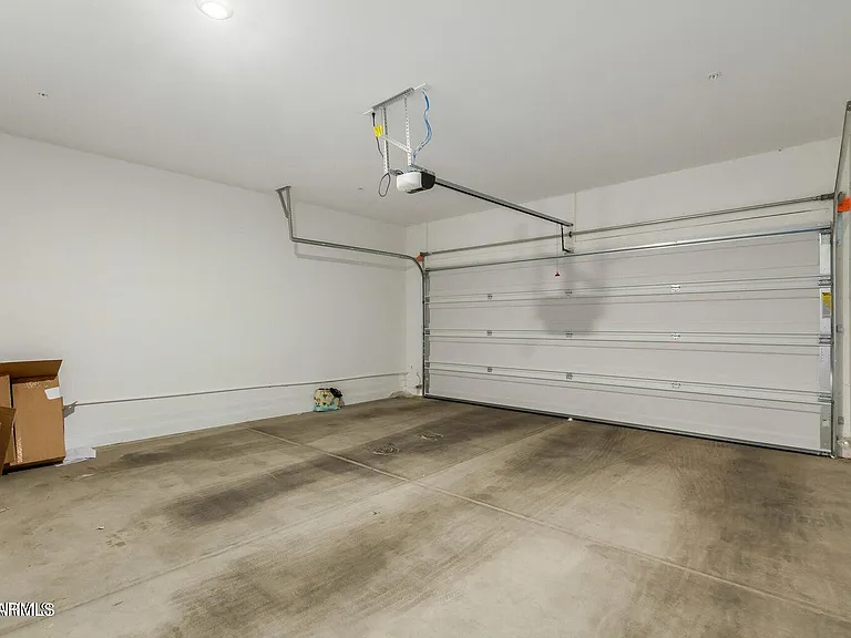 2268 W Laurie Ln — Photo 28