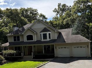 230 W Woodland Dr, Wading River, NY 11792