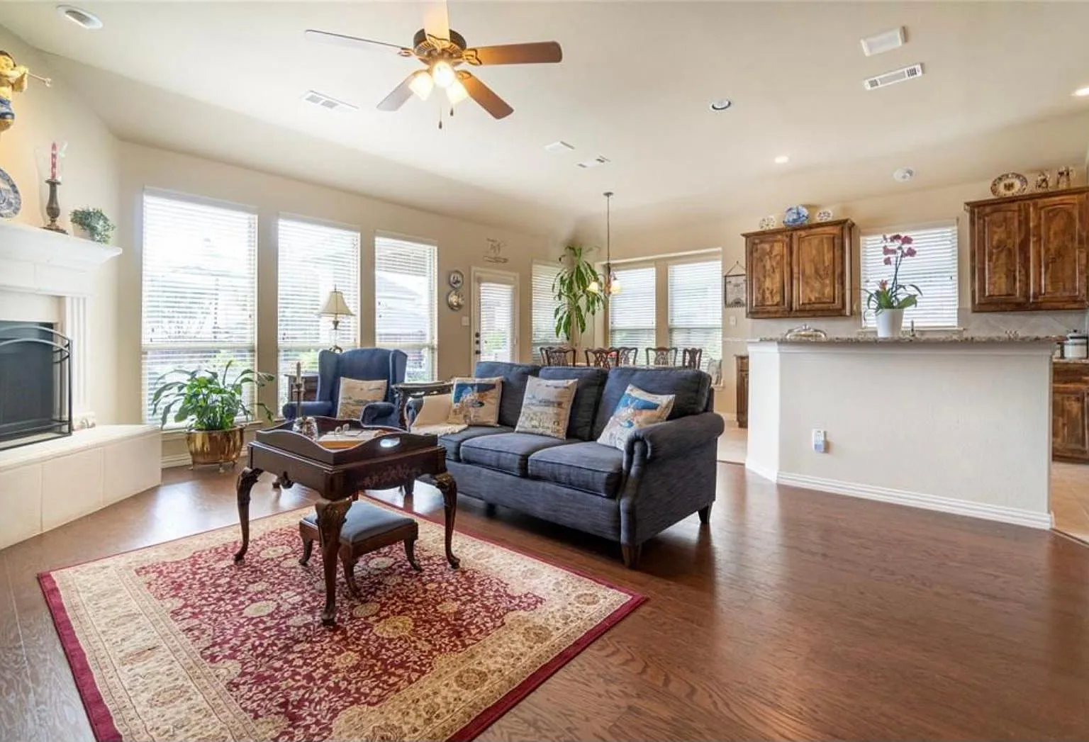 3 bed, 1606 sqft, $2,000 — Photo 3