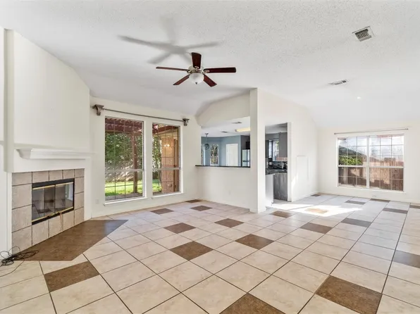 1104 Brandy Station Rd, Grand Prairie, TX 75052