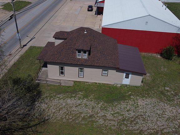 5th image of 902 N Jefferson Street