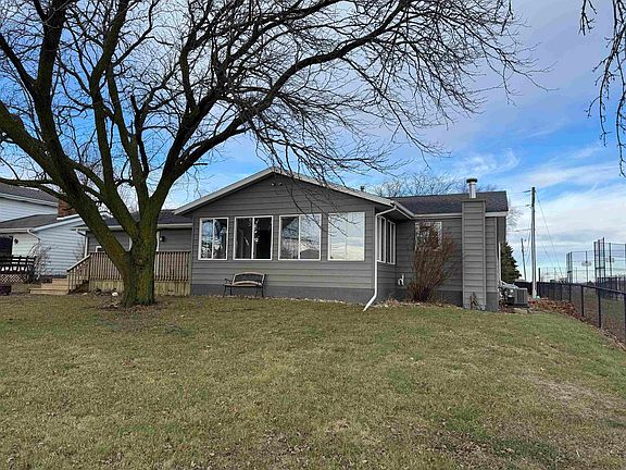 3rd image of 1204 Sunset Dr