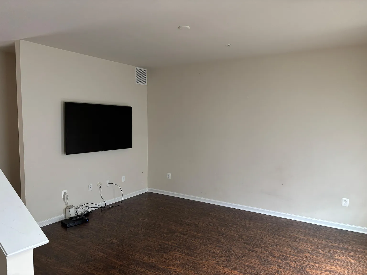 2 bed, 2.5 bath, 1852 sqft, $2,500 — Photo 2