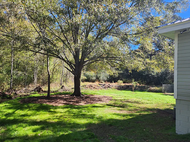 108 Mountain View Dr — Photo 3