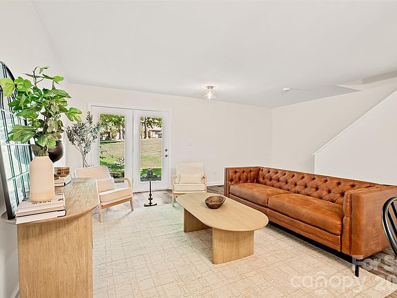 5th image of 131 Colony Dr