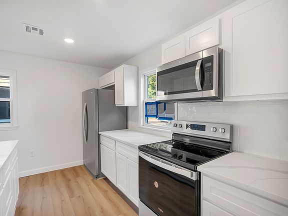 4th image of 1453 Sproule Ave