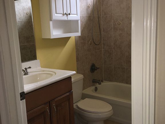 4th image of 1 Pine Bush Ln