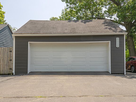 4th image of 10133 Woodlawn Dr