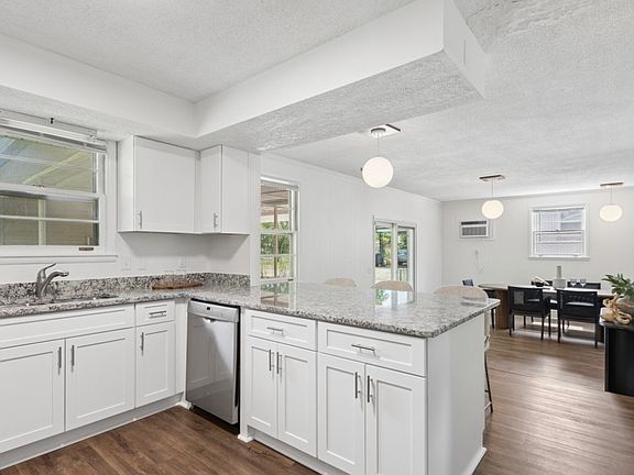 5th image of 410 Annex Ave