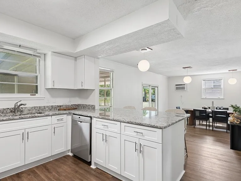 410 Annex Ave — Photo 5