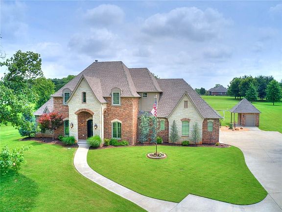 2nd image of 1251 Wandering Oaks Ln