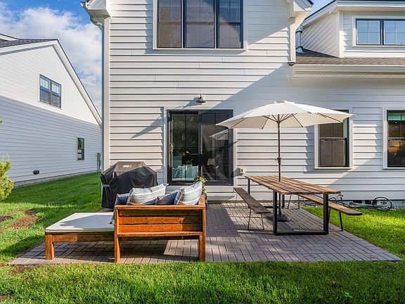 4th image of 1171 Sagamore Avenue #9