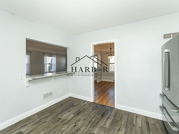 2nd image of 116 16th Ave NW