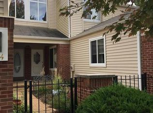 1722 Ridgeview Circle Dr, Ballwin, MO 63021