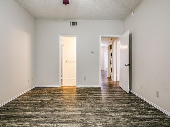 3rd image of 1700 Amelia Ct APT 313
