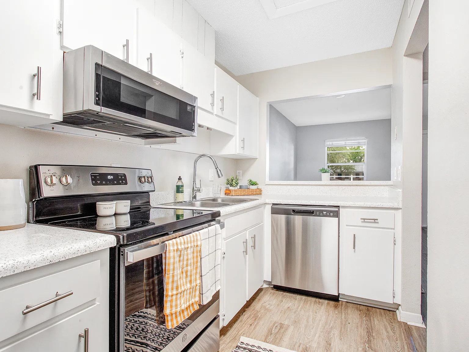 The Henry Apartments — Photo 2