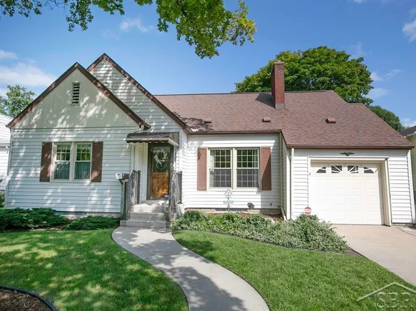 303 Main St, Essexville, MI 48732