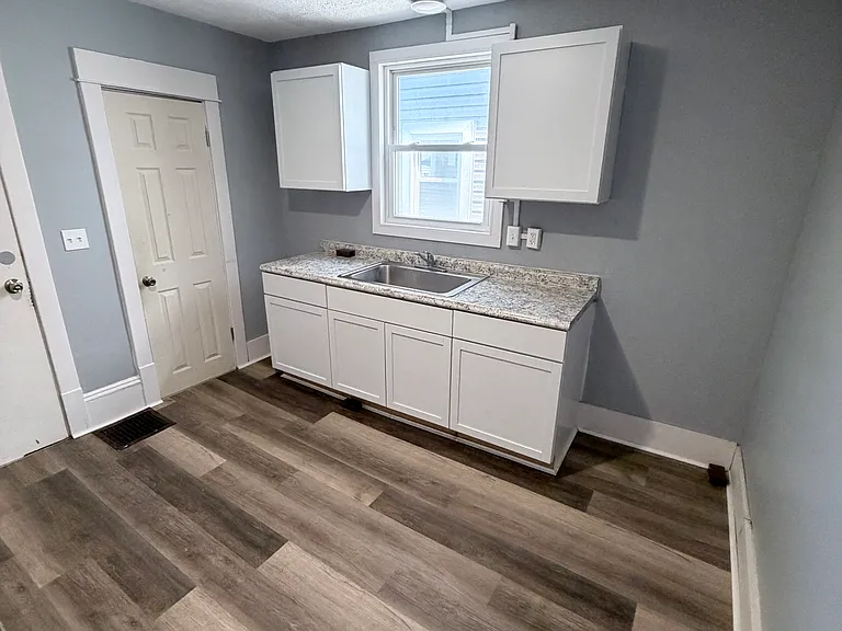 947 High Ave NW — Photo 4