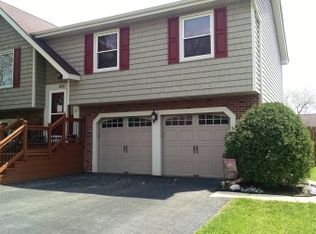 675 Rockhurst Rd, Bolingbrook, IL 60440