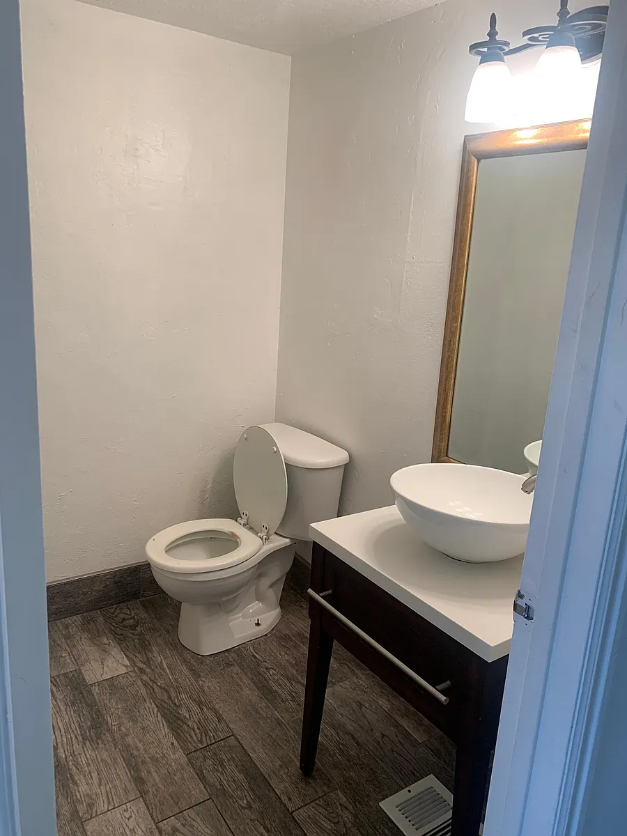 Building Photo - 108 E 735 S