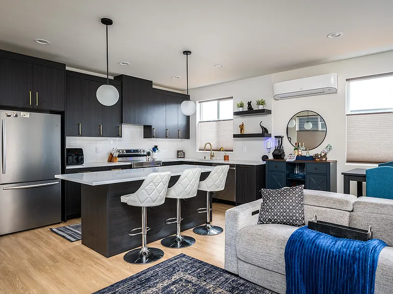 Bright, airy, open layout with 9ft ceilings
