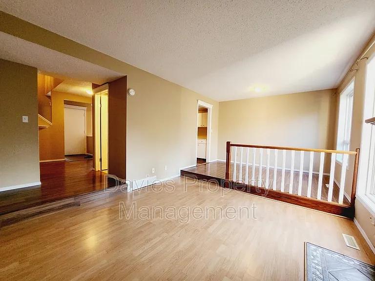 636 Saddleback Rd NW — Photo 5
