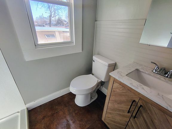 5th image of 3721 Salem St #1