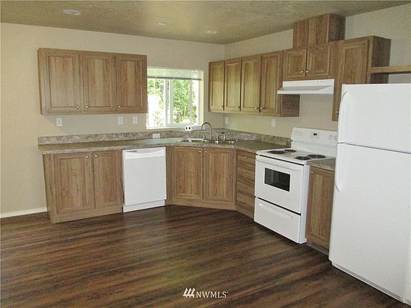 4th image of 645 Pioneer Avenue
