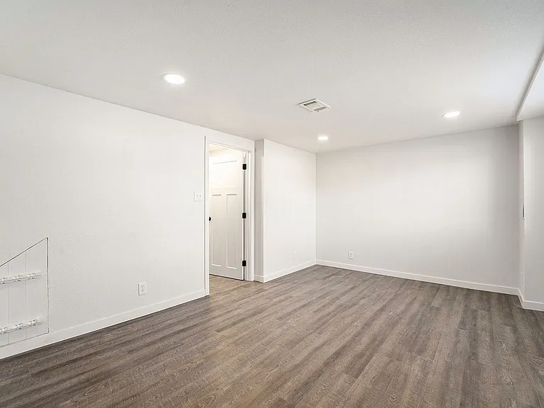 4728 Estes St #B — Photo 7