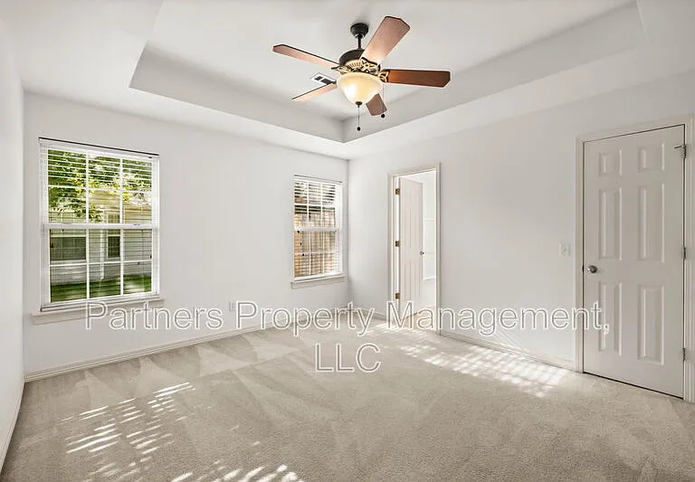 1257 Fox Run Ln — Photo 10
