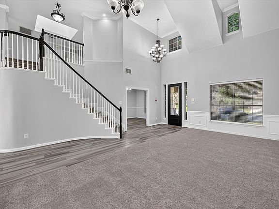 5th image of 305 Victory Ln