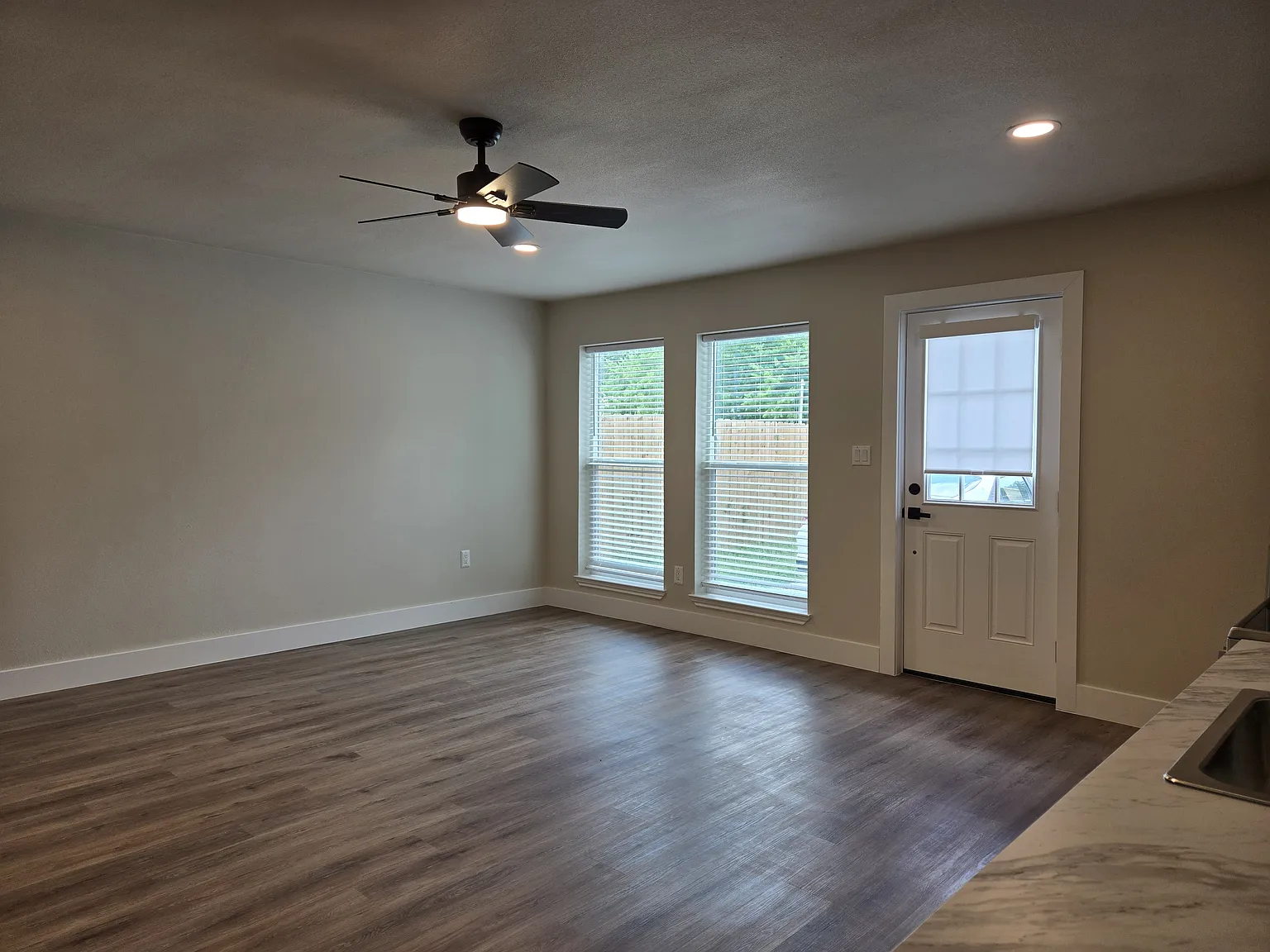 Studio, 415 sqft, $1,100 — Photo 4