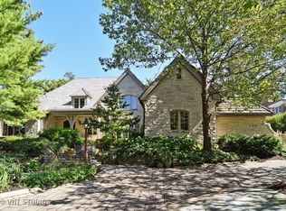 679 Plumtree Rd, Glen Ellyn, IL 60137