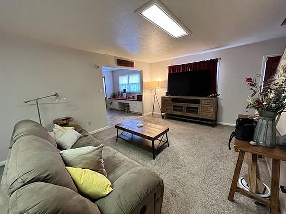 3rd image of 1404 E Parker Ave