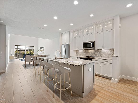 3rd image of 1007 Steven Patrick Ave