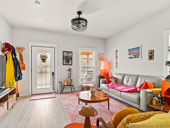 3rd image of 718 W Third Street