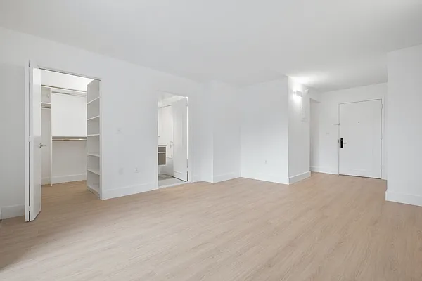 Rented by Greystar | media 5