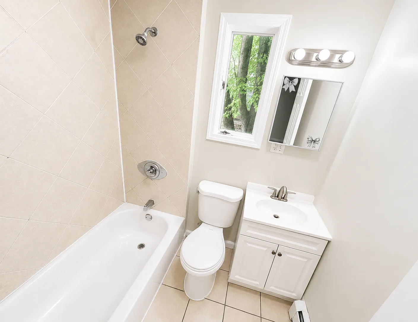 3 bed, 1200 sqft, $1,995 — Photo 3