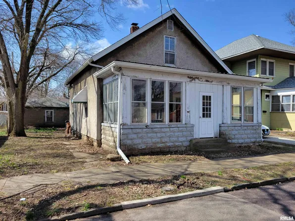 416 Henrietta St, Pekin, IL 61554