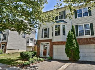 42880 Golf View Dr, Chantilly, VA 20152