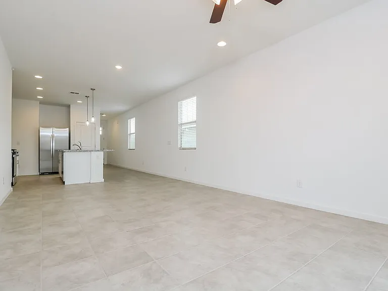 4904 S 107th Ln — Photo 5