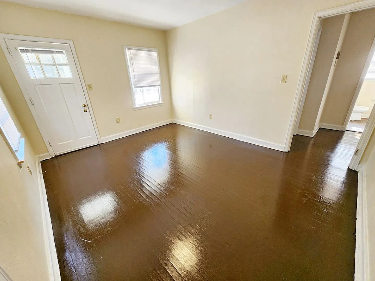 1200 W Lincoln — Photo 3
