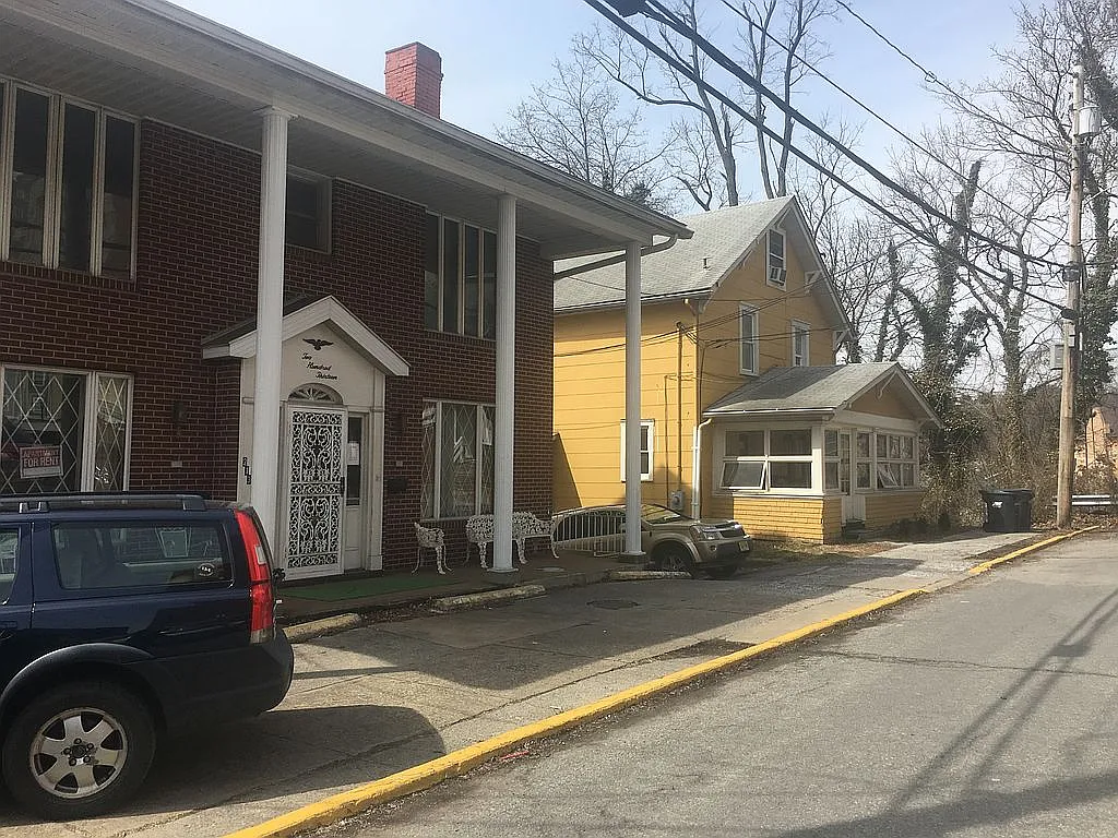 213 McLane Ave photo 1