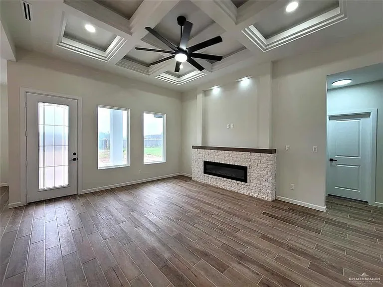 729 Saint Vincent Dr — Photo 2
