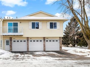 1053 Pondview Ct, Vadnais Heights, MN 55127