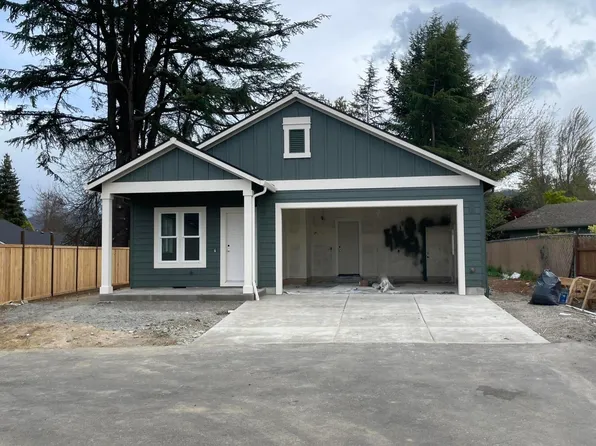 365 Dano Dr, Phoenix, OR 97535
