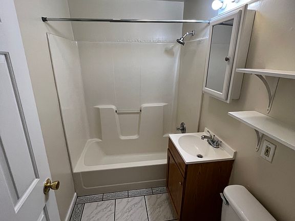 5th image of 3008 Ellwood Ave APT D
