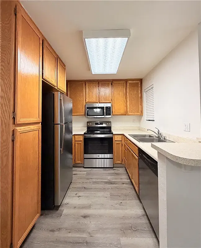 2 bed, 925 sqft, $2,995 — Photo 3